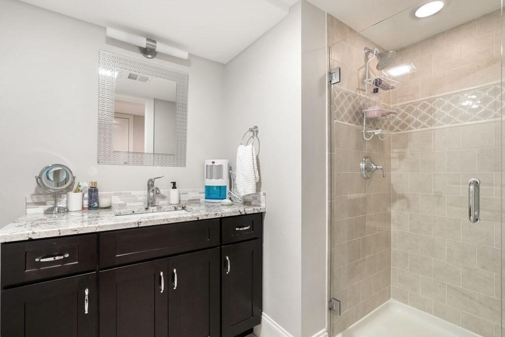 23 Troy Ln # 23