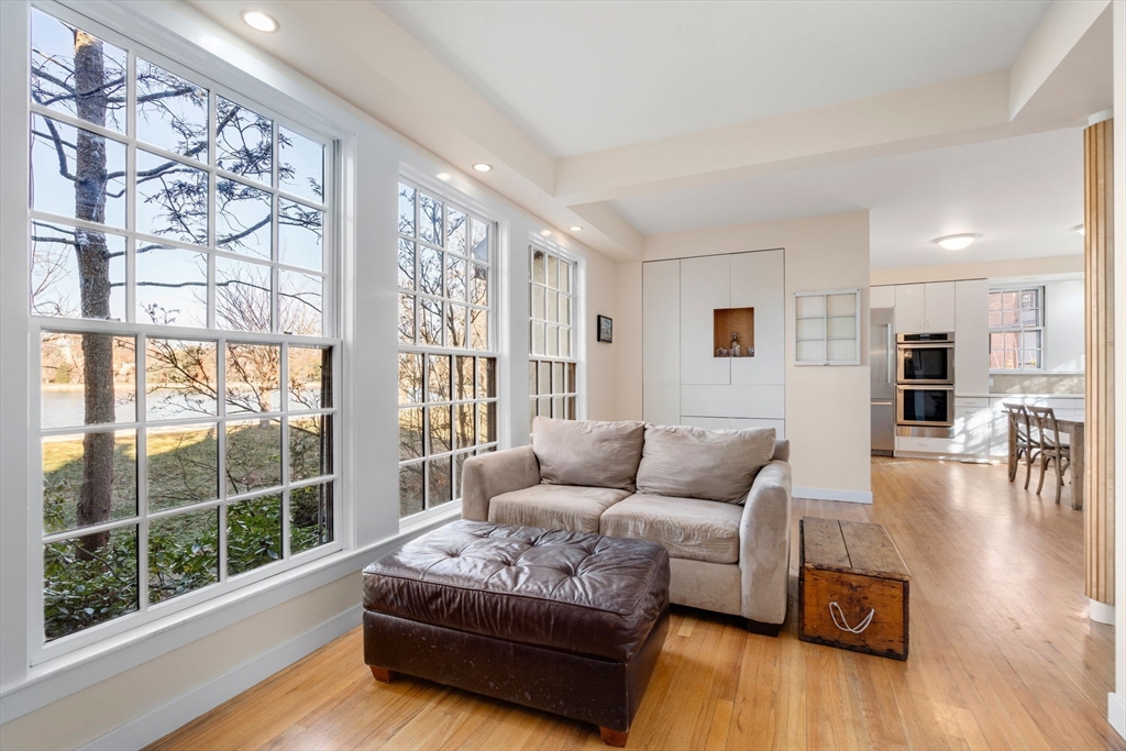 469 Walnut St