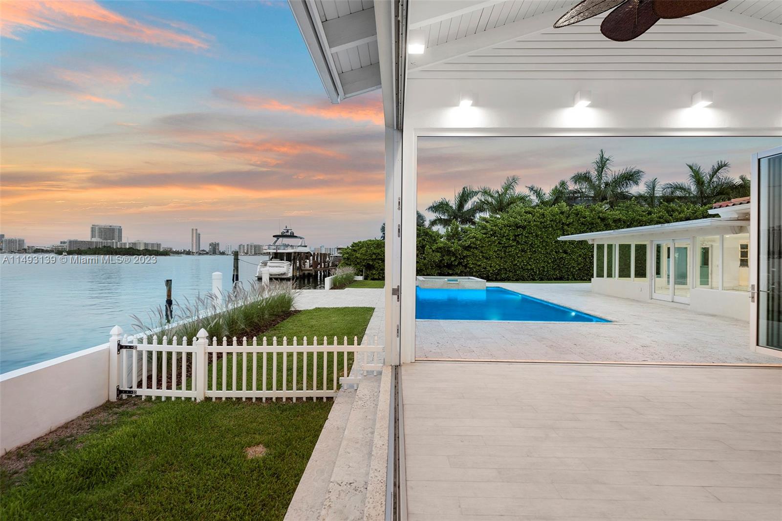 205 N Hibiscus Dr