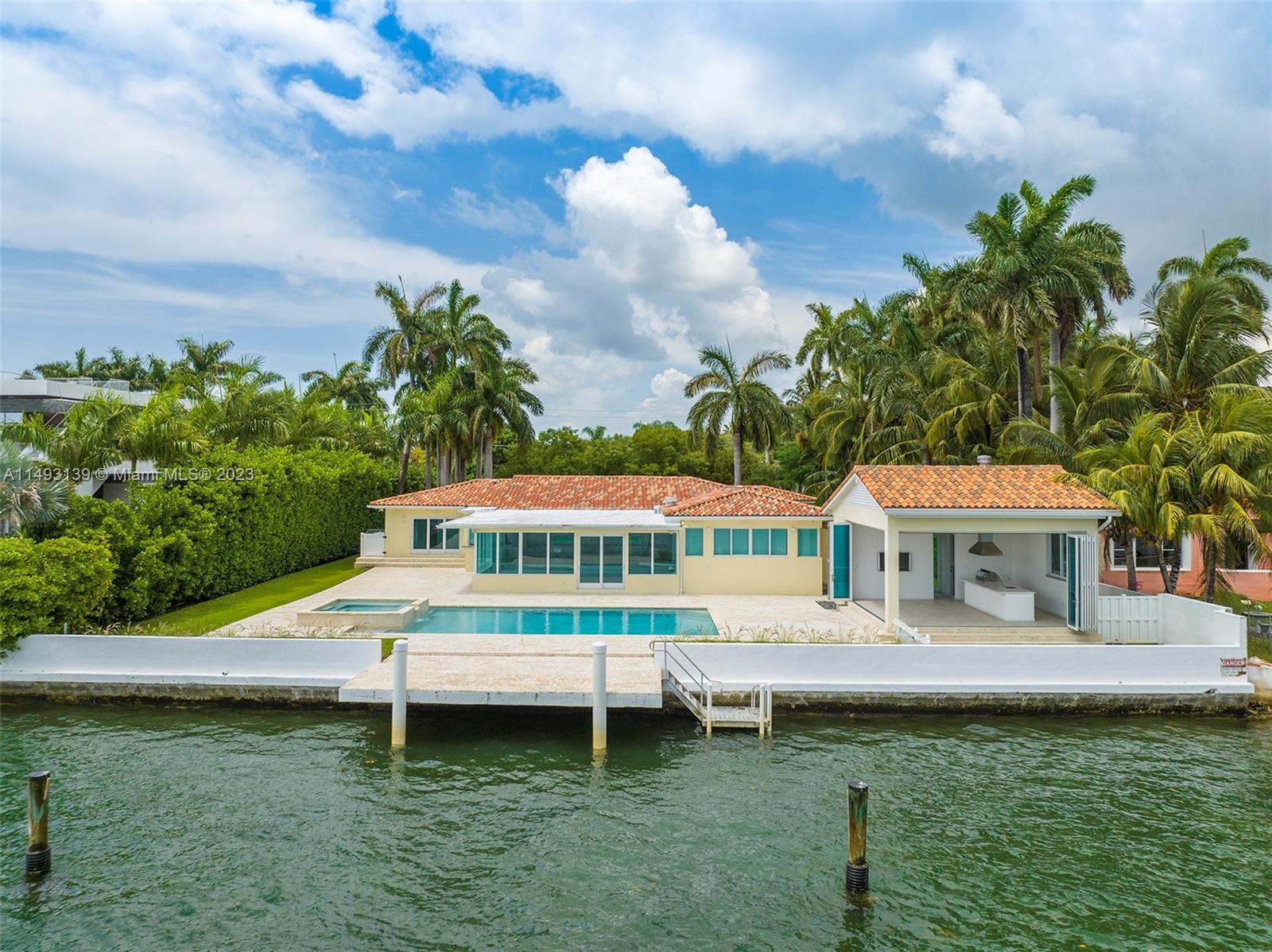 205 N Hibiscus Dr