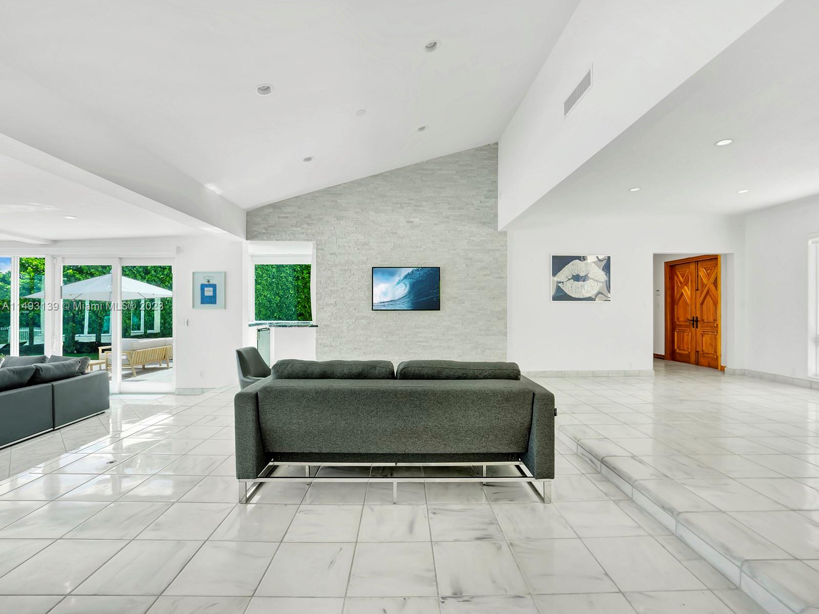 205 N Hibiscus Dr
