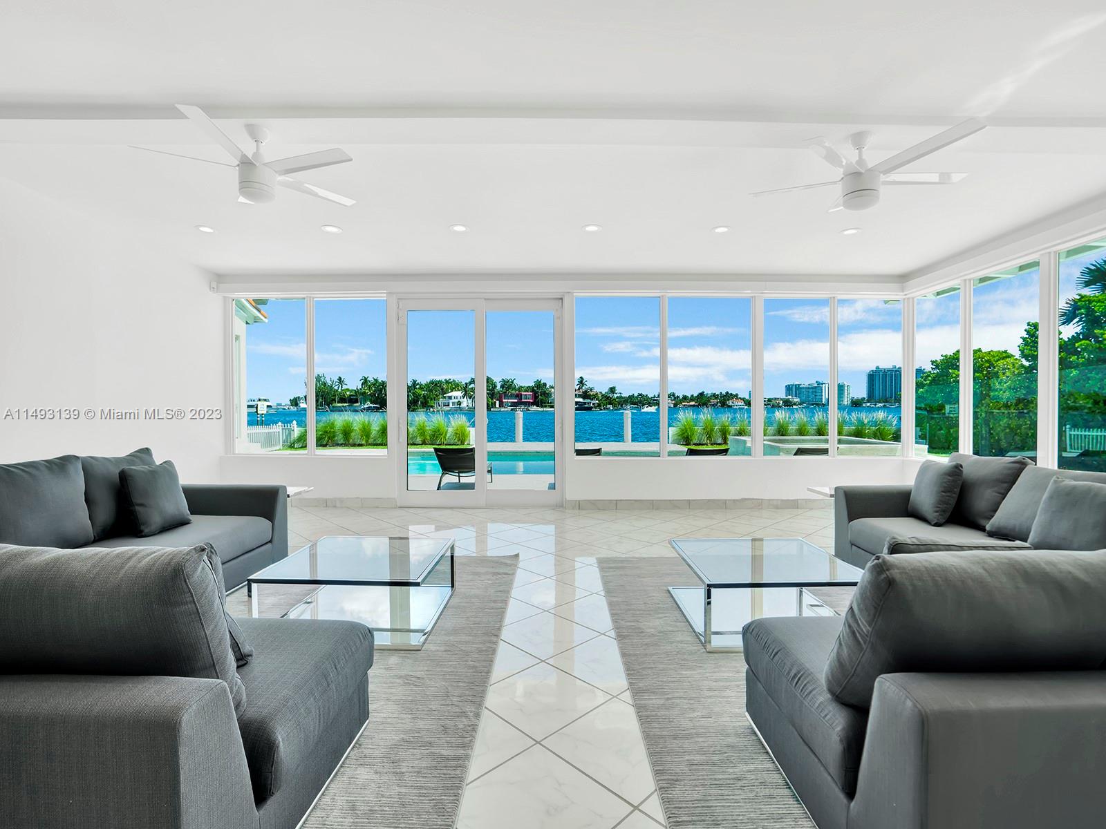 205 N Hibiscus Dr
