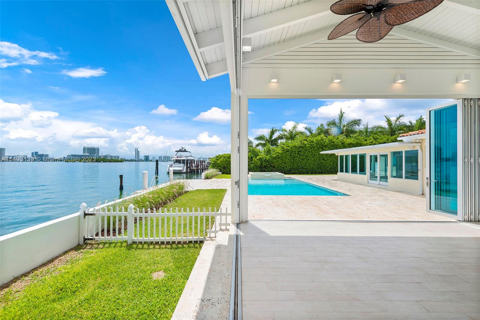 205 N Hibiscus Dr