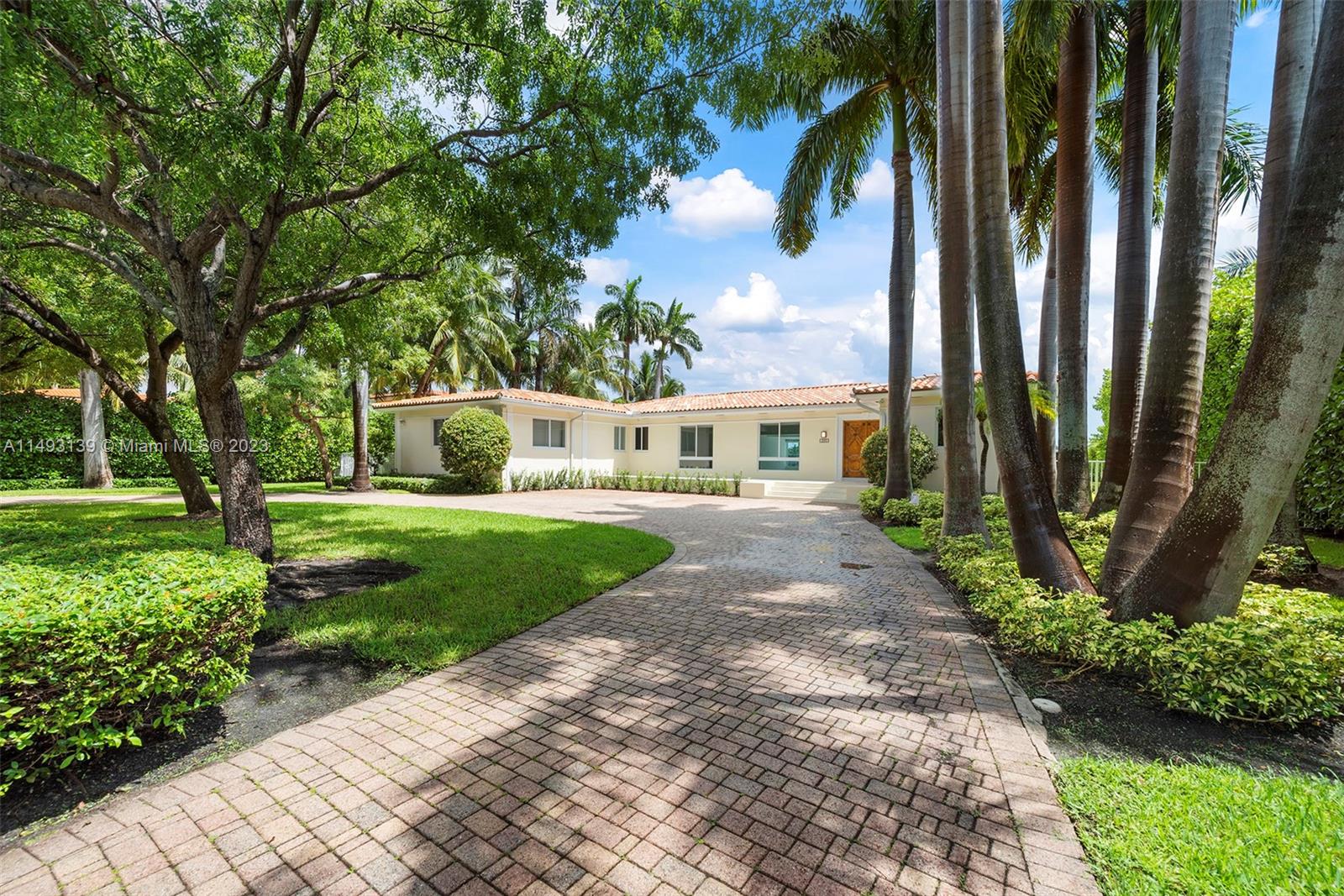 205 N Hibiscus Dr
