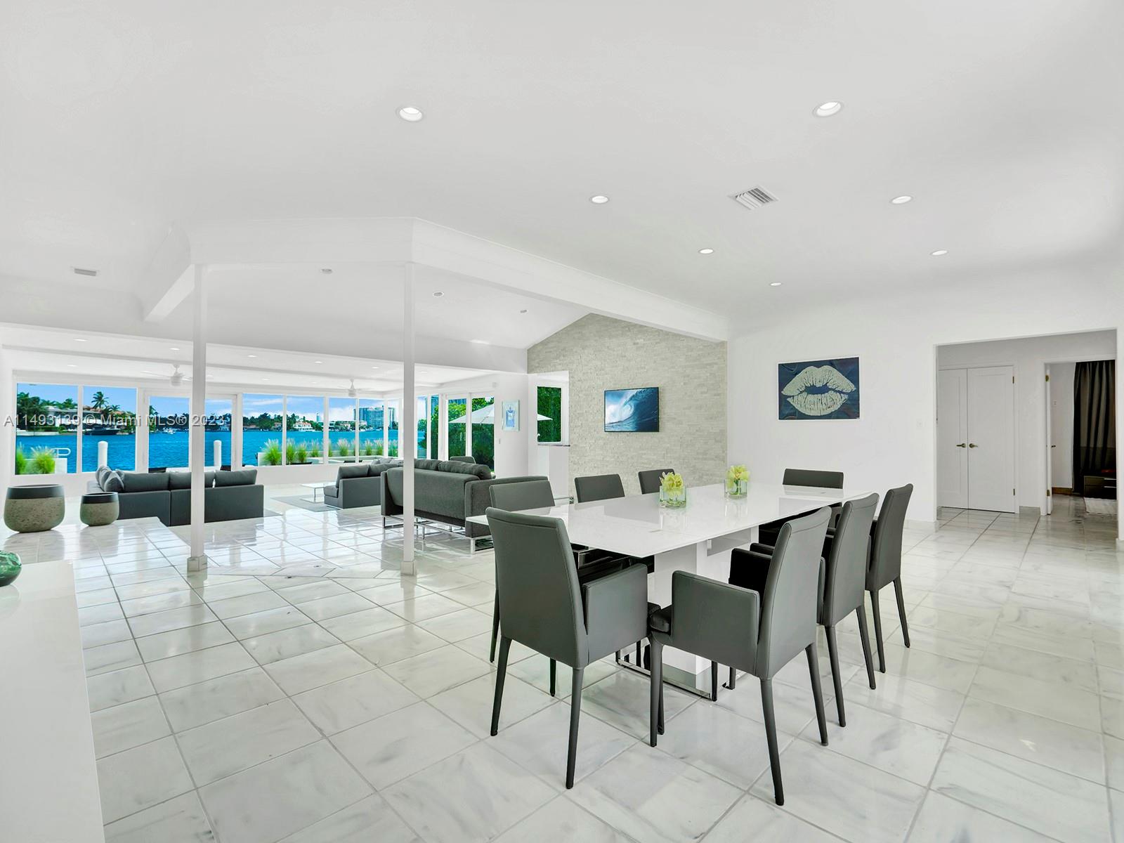 205 N Hibiscus Dr