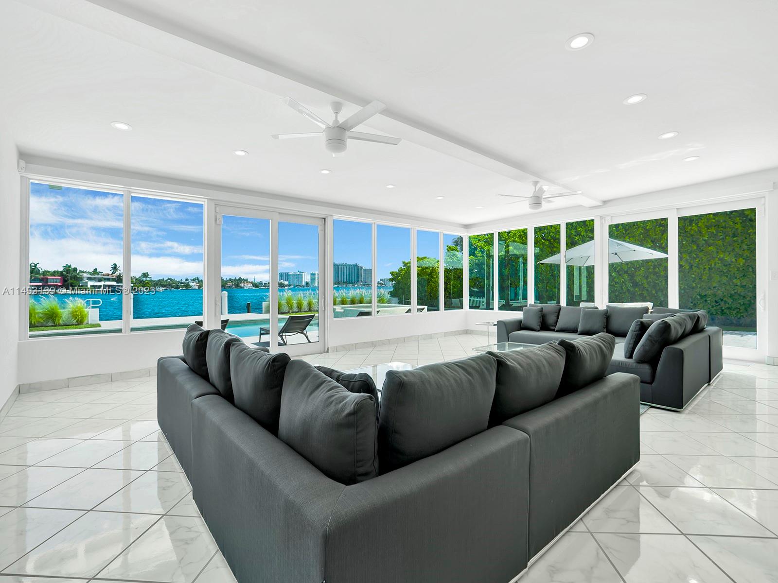 205 N Hibiscus Dr
