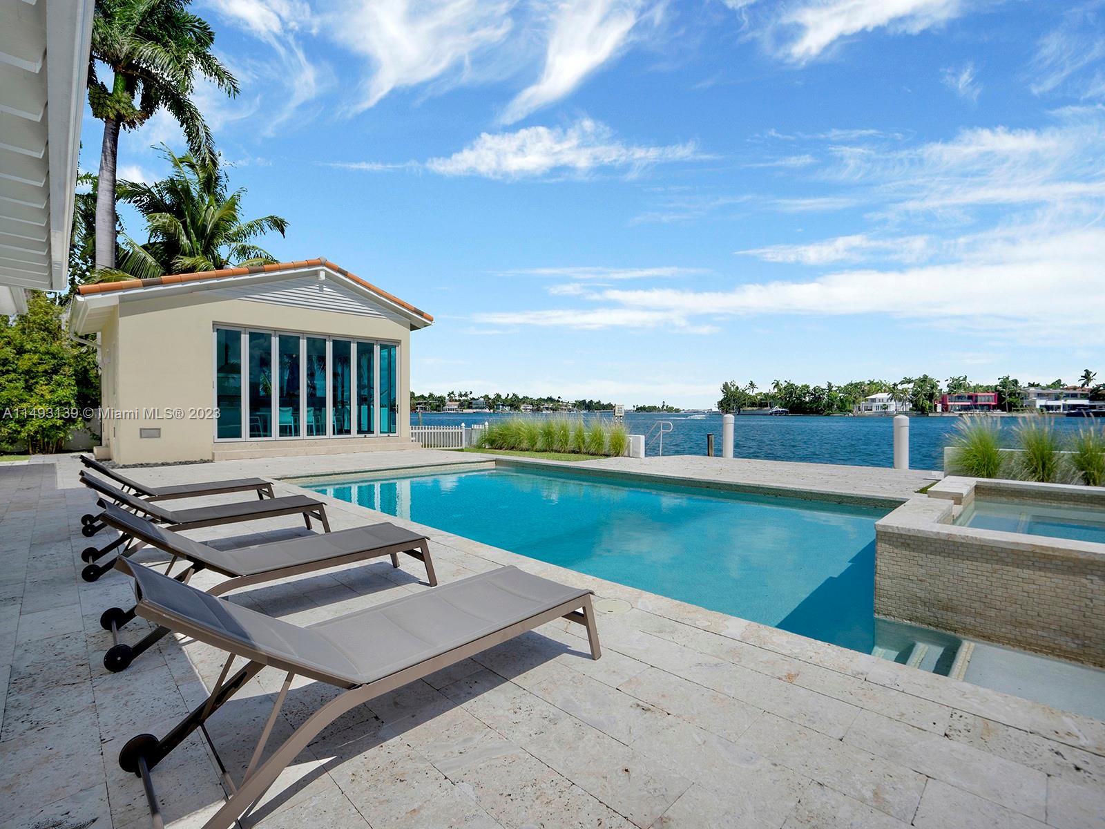 205 N Hibiscus Dr
