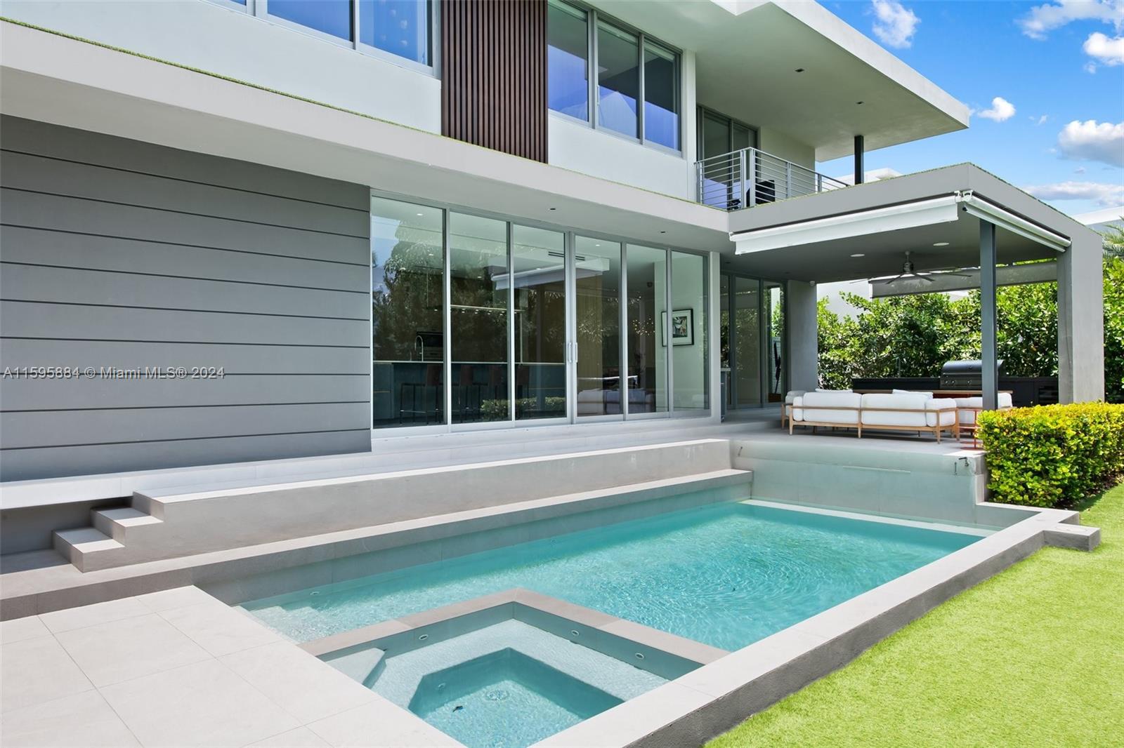 310 Redwood Ln