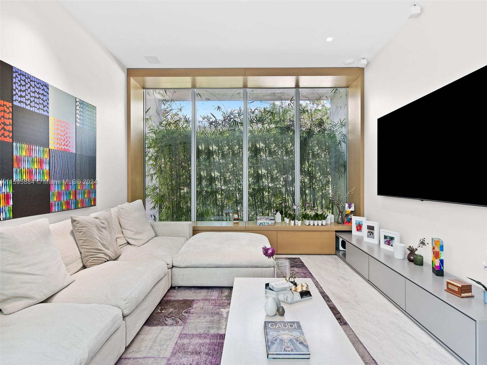 310 Redwood Ln