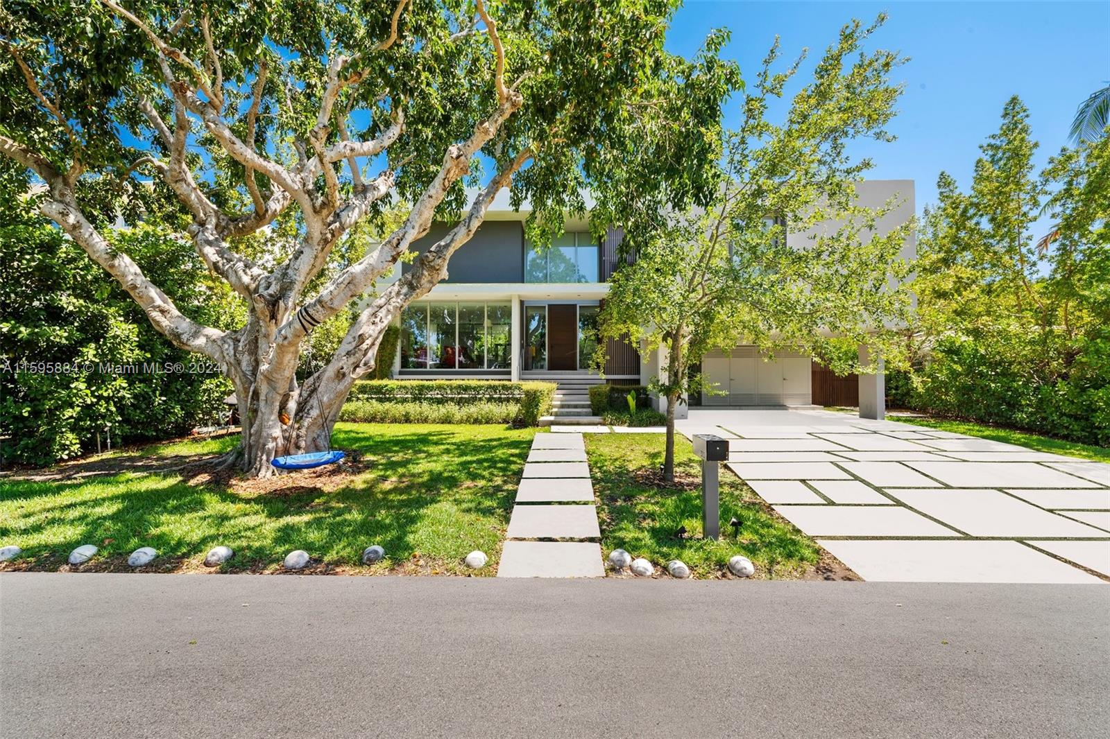 310 Redwood Ln