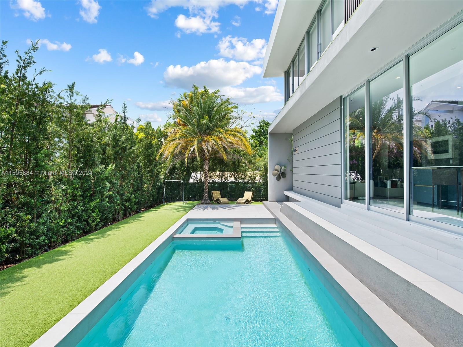 310 Redwood Ln
