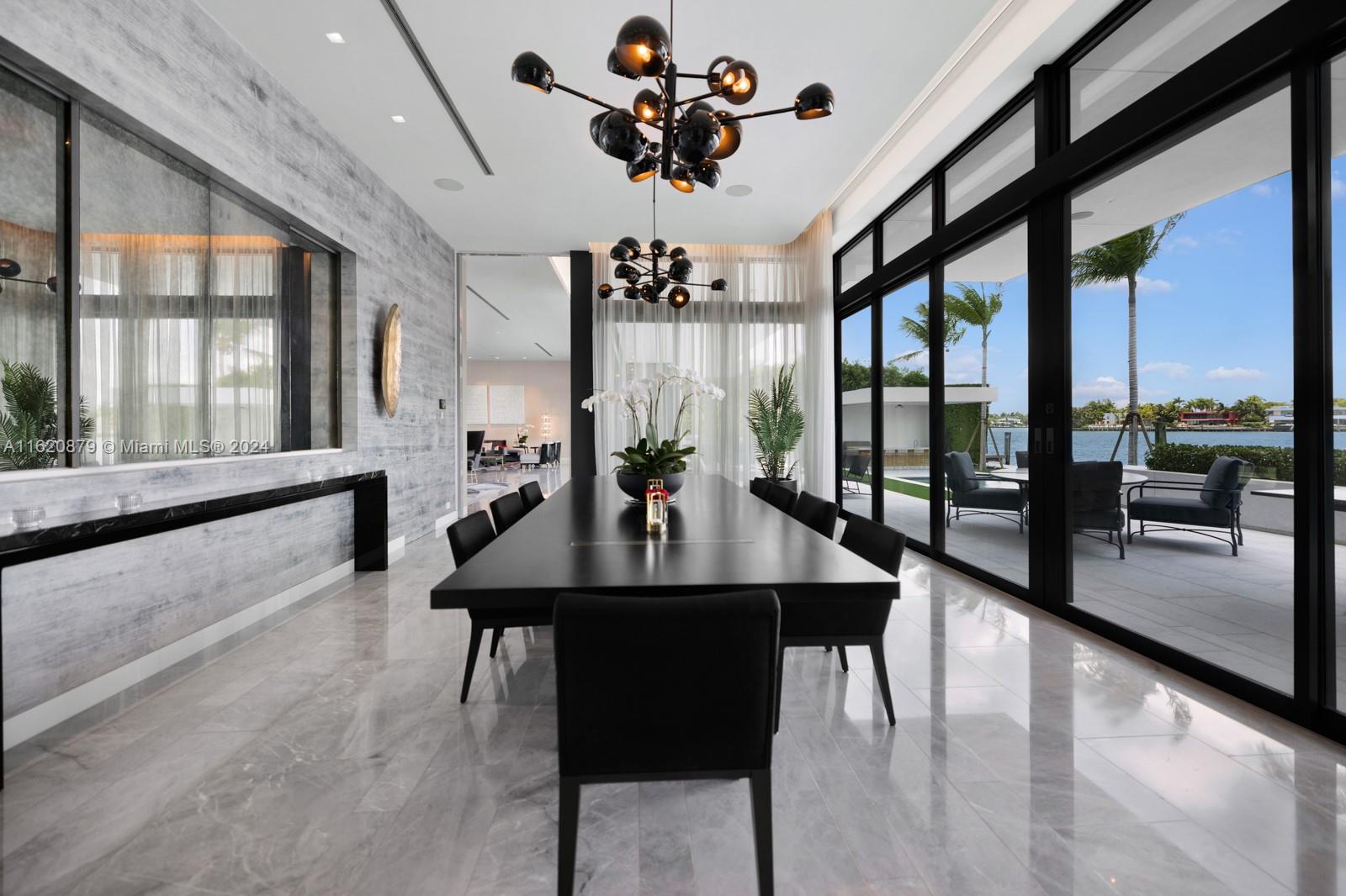 101 N Hibiscus Dr