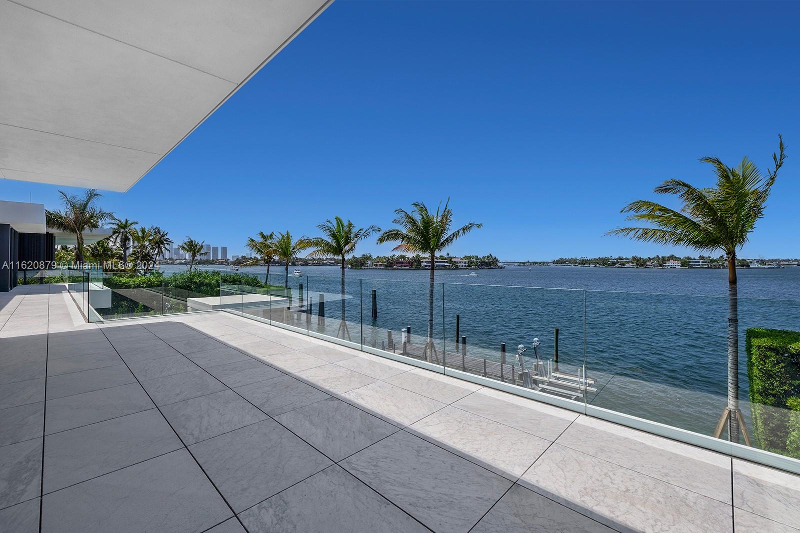 101 N Hibiscus Dr