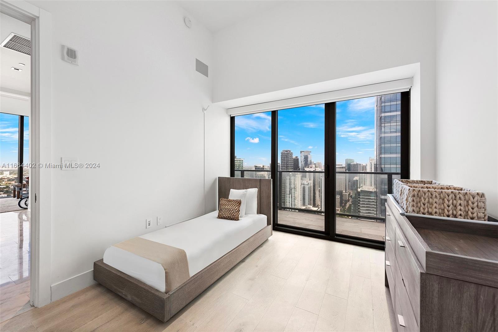 1451 Brickell Ave # 5201