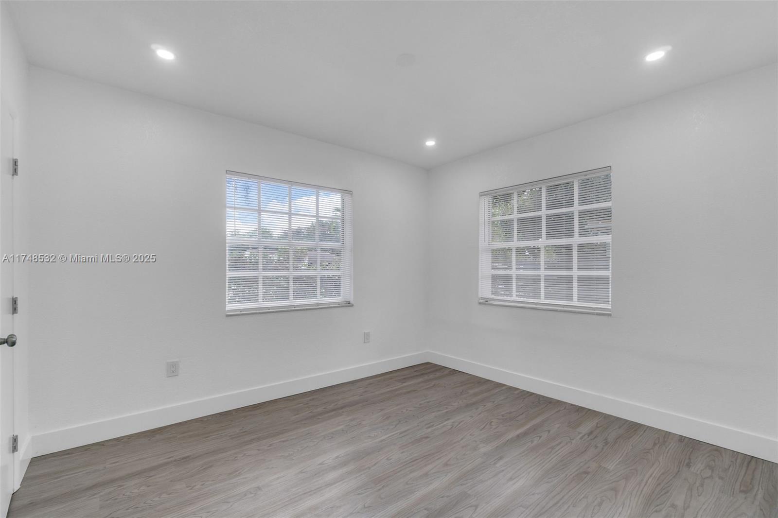 16104 NE 3rd Ave