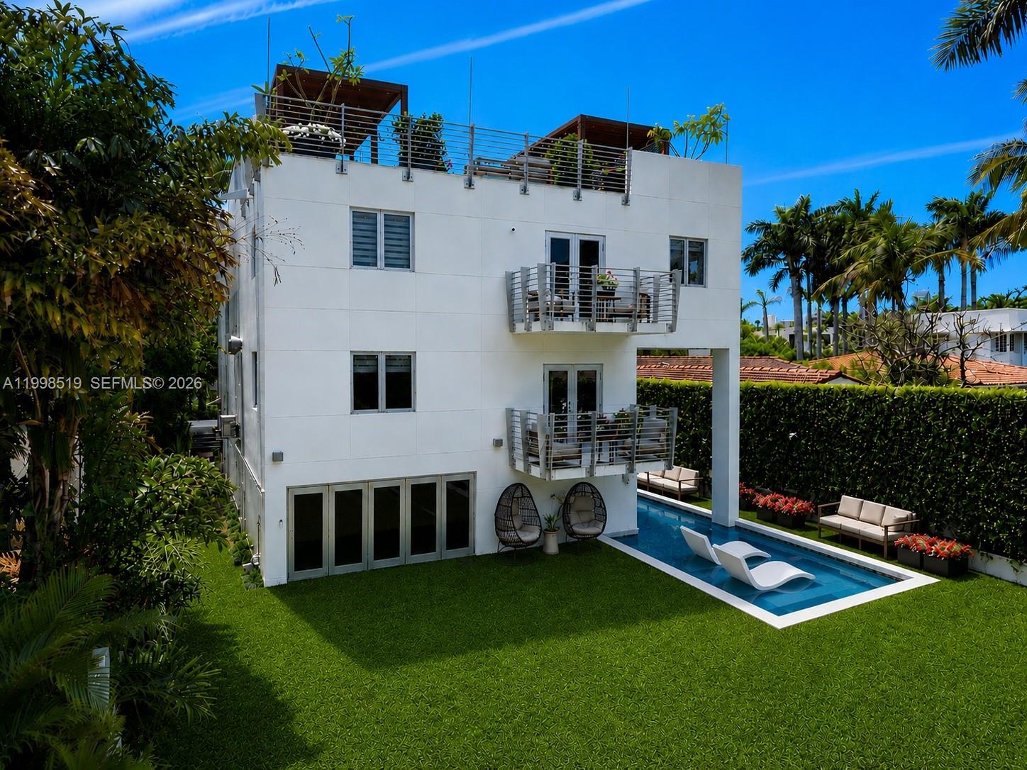 215 Palm Ave