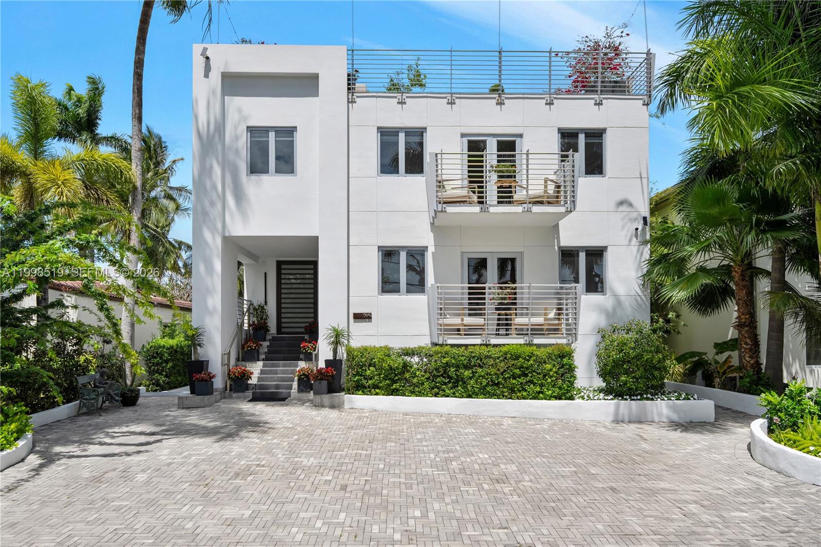 215 Palm Ave