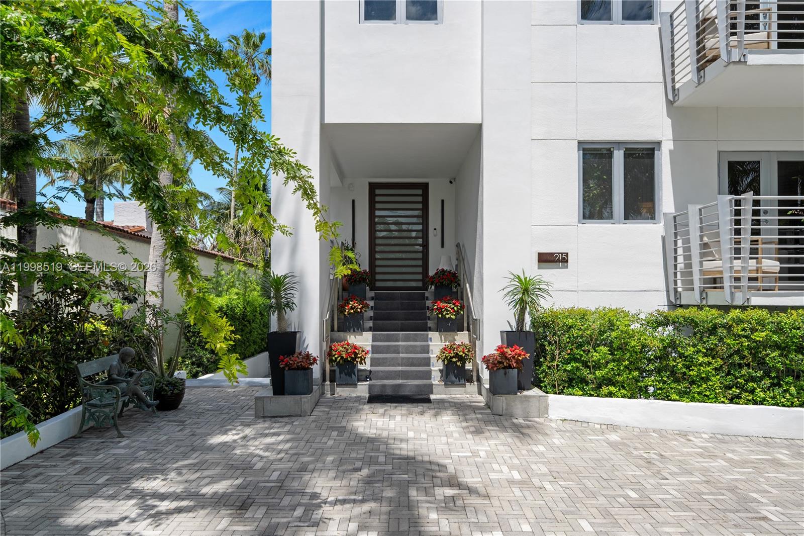 215 Palm Ave
