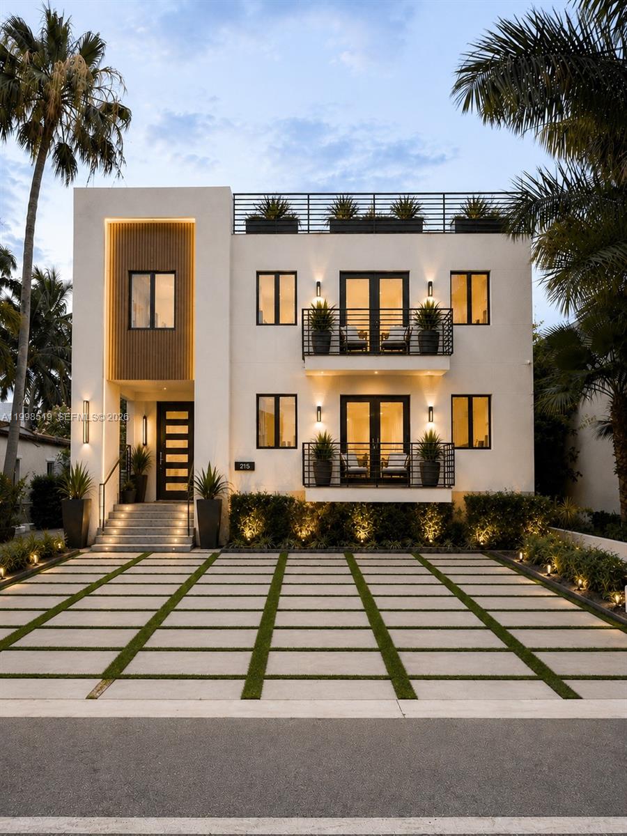 215 Palm Ave