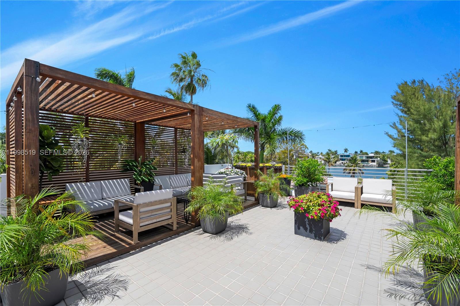 215 Palm Ave