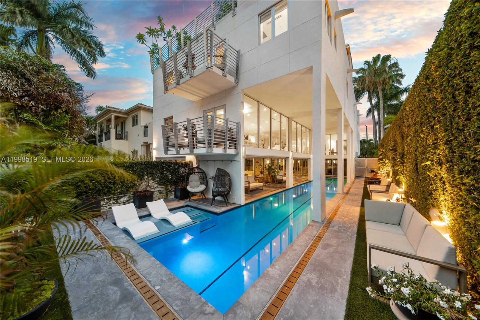 215 Palm Ave