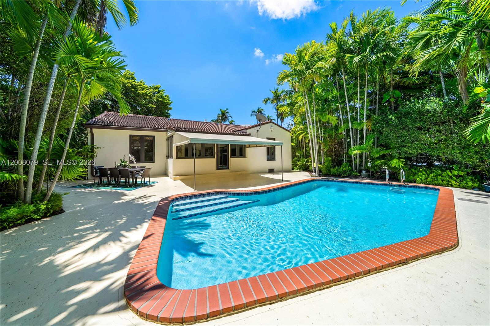 739 Lakeview Dr