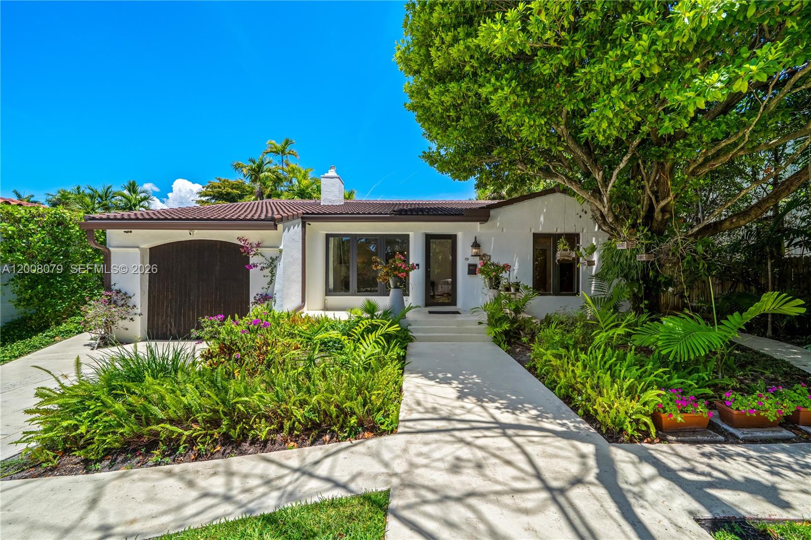 739 Lakeview Dr