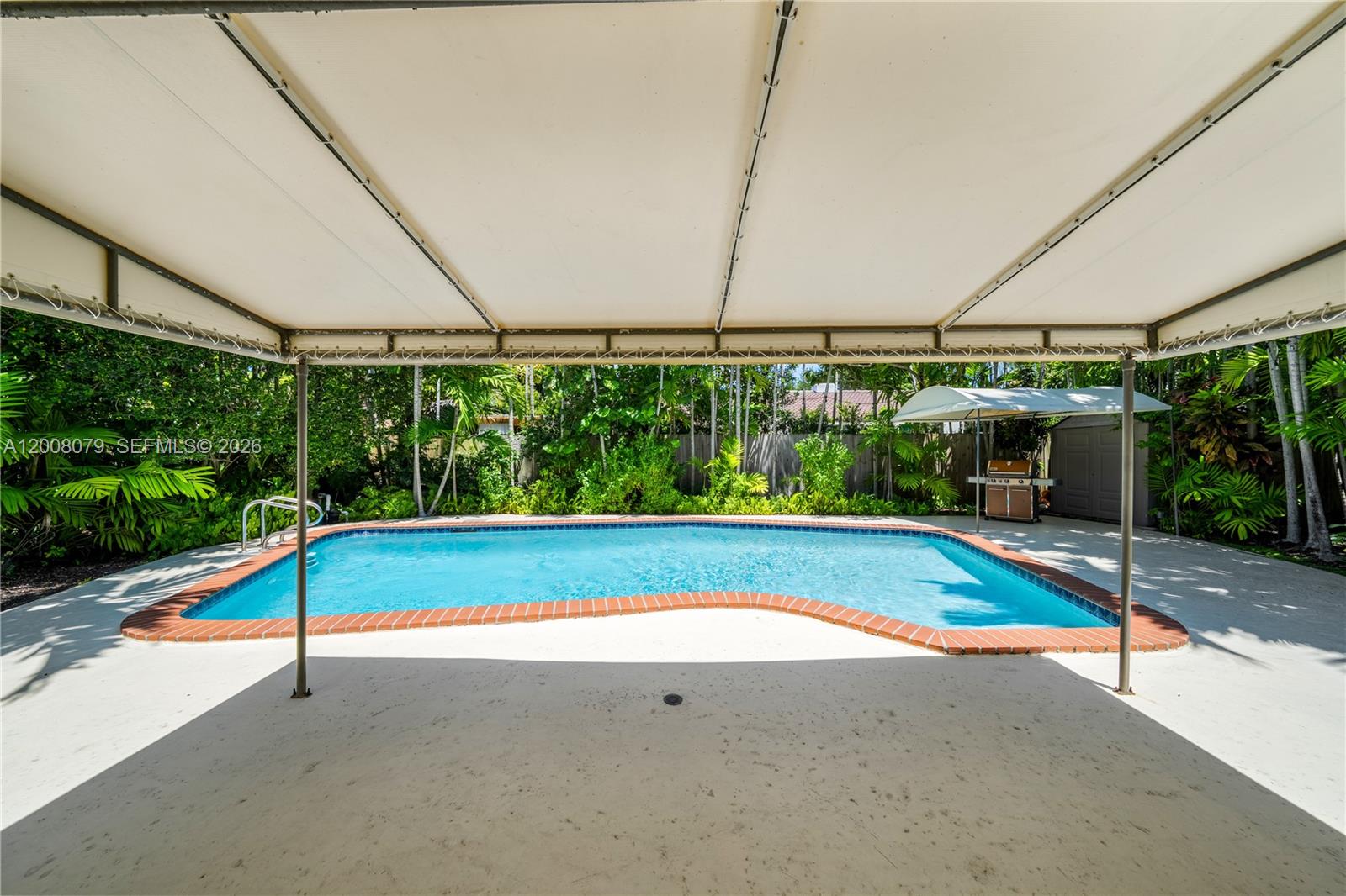 739 Lakeview Dr