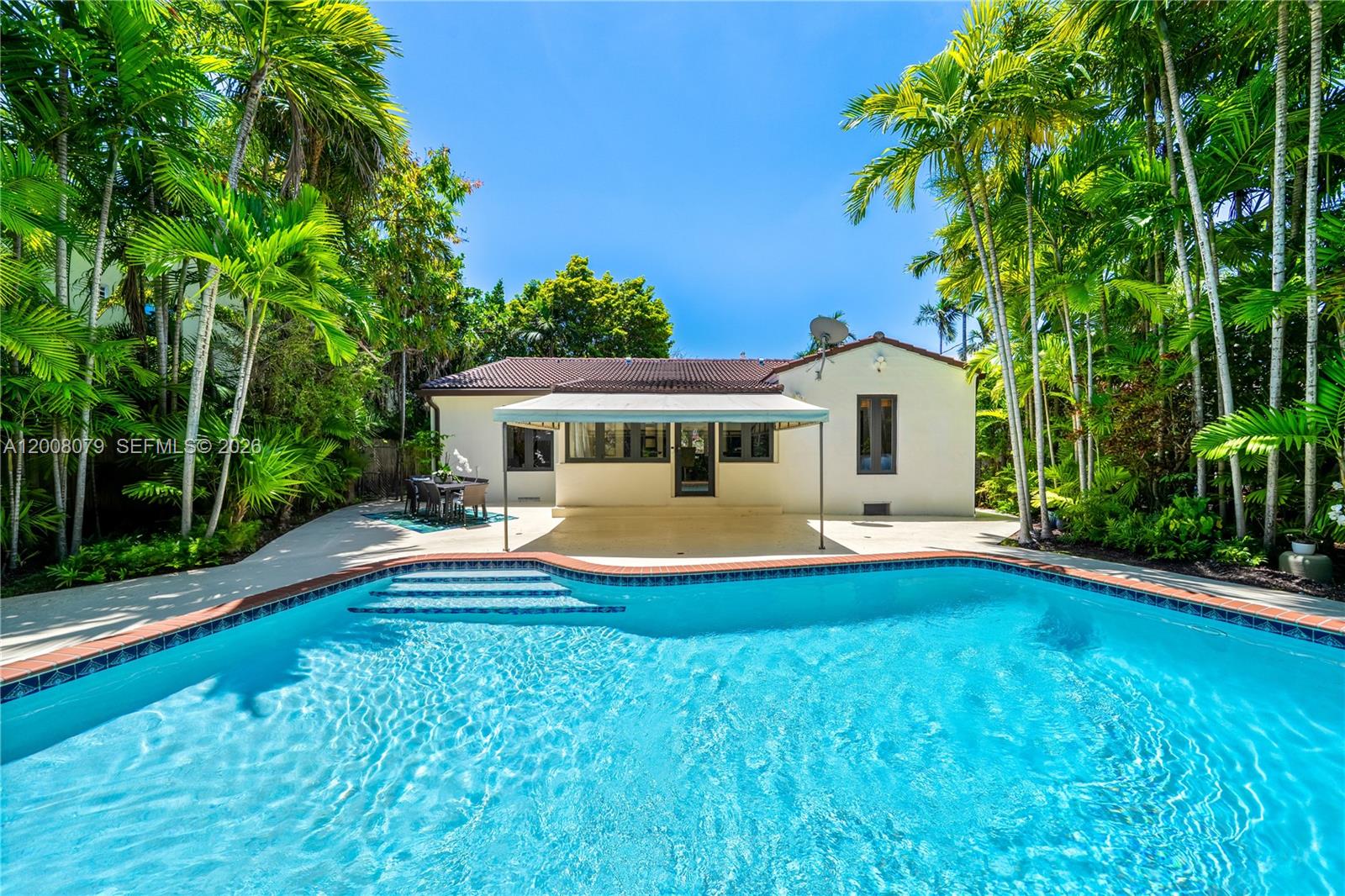 739 Lakeview Dr