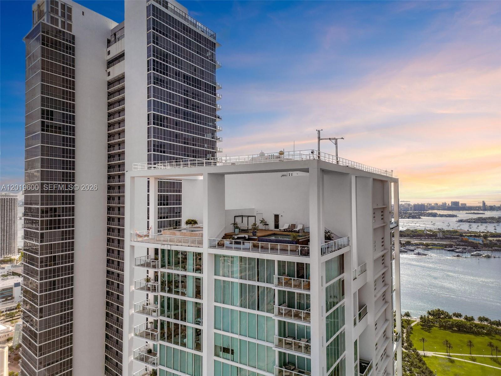 1040 Biscayne Blvd # 4607