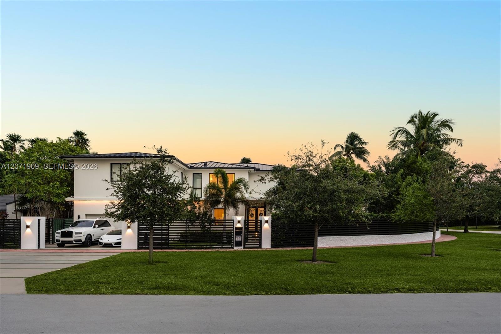 795 Lakeview Dr
