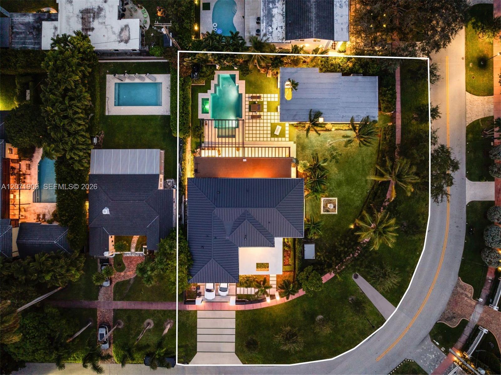795 Lakeview Dr