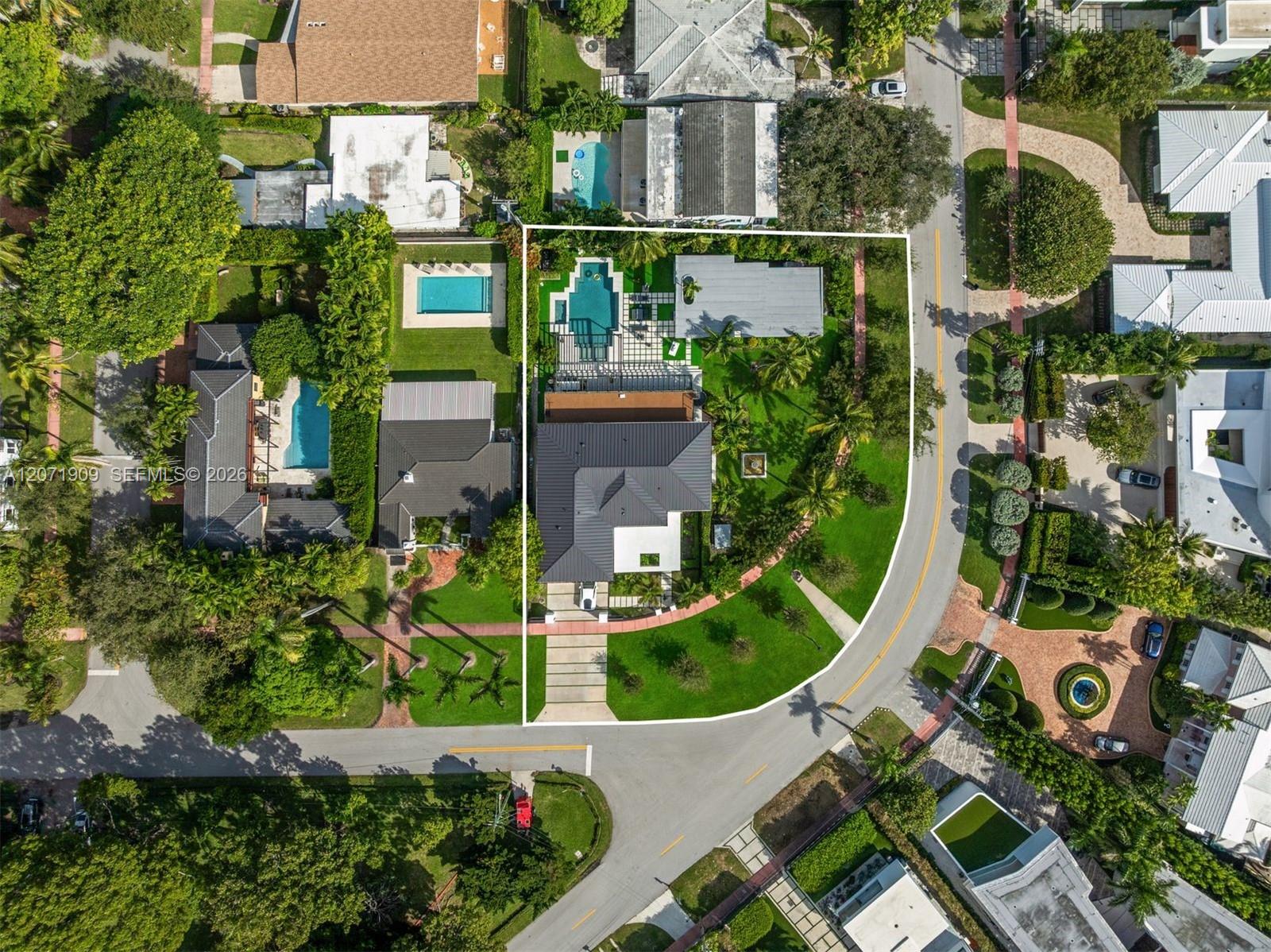 795 Lakeview Dr