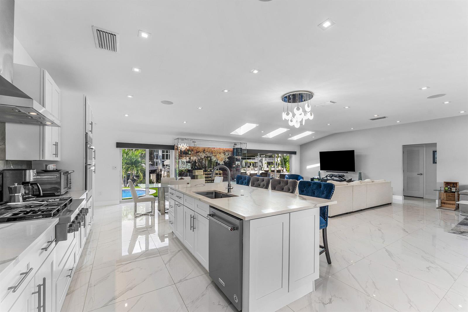 2813 NE 29TH Street