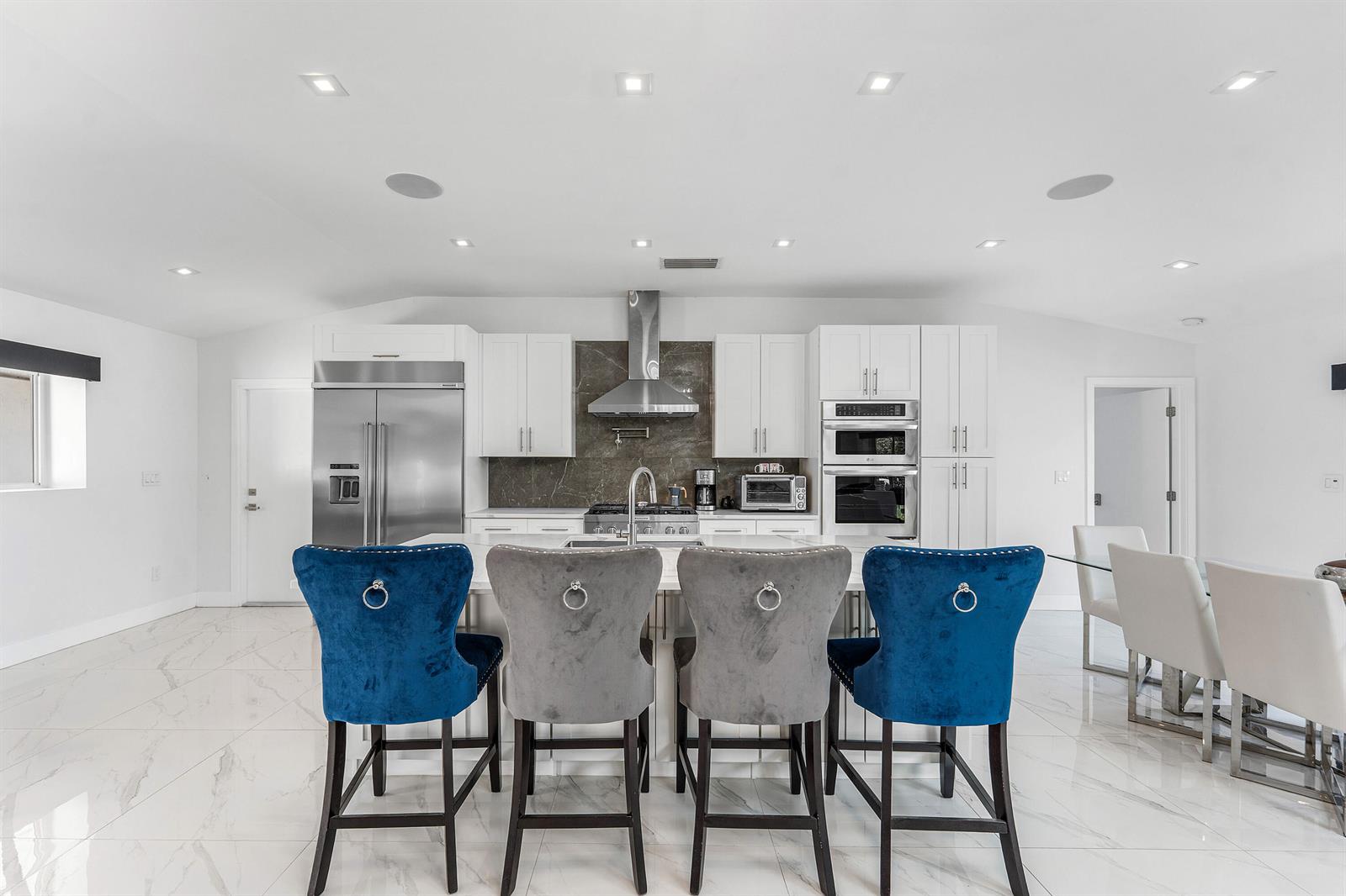 2813 NE 29TH Street