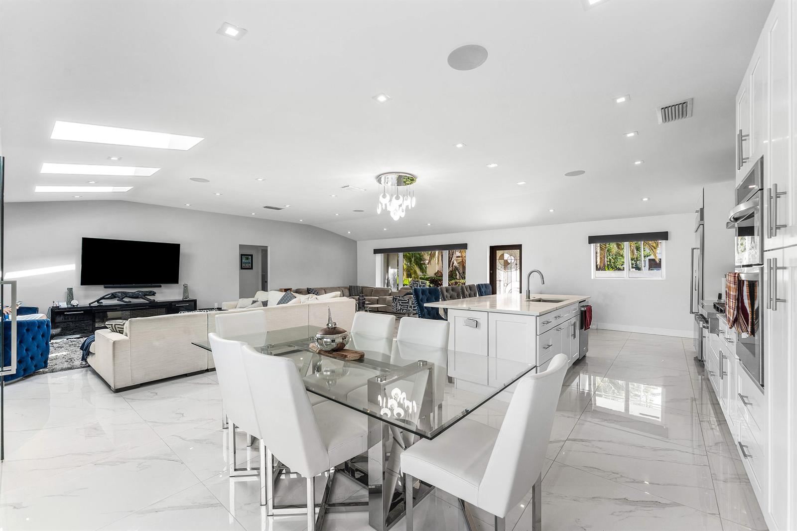 2813 NE 29TH Street
