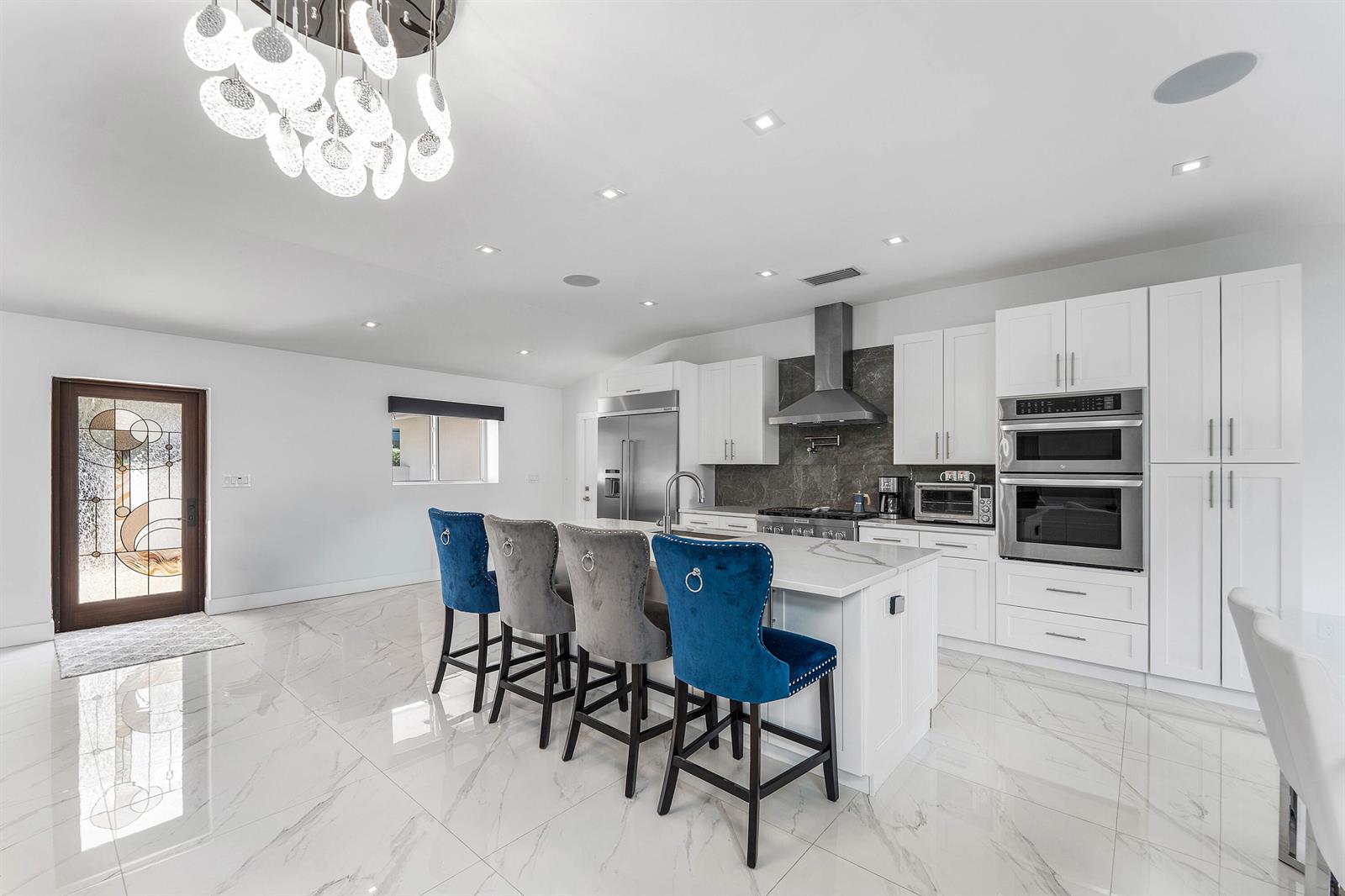 2813 NE 29TH Street