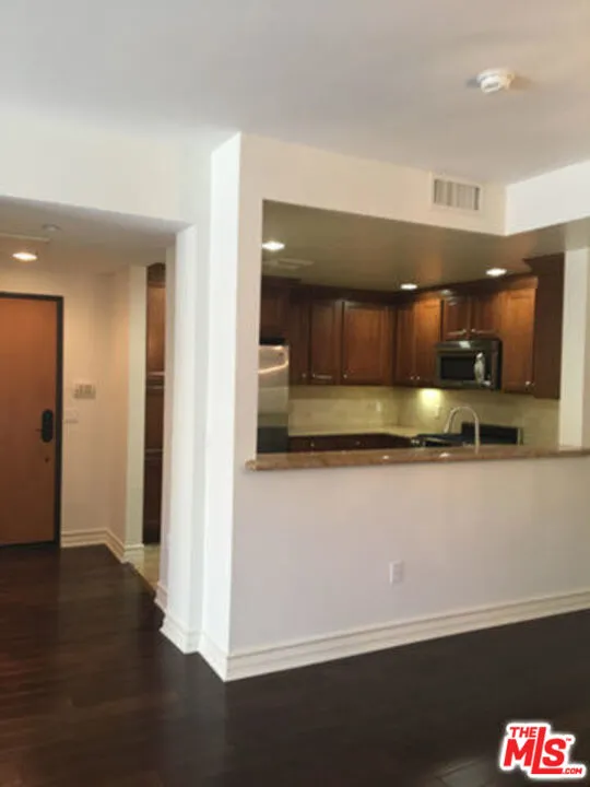 1726 S Bentley Ave Unit 201