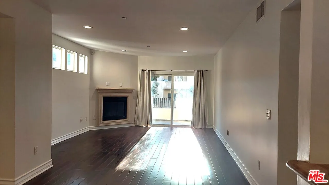 1726 S Bentley Ave Unit 201