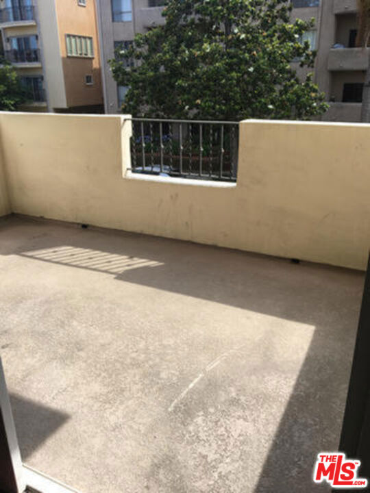 1726 S Bentley Avenue 201