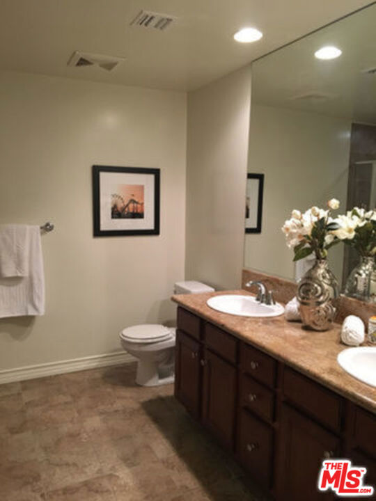 1726 S Bentley Avenue 201