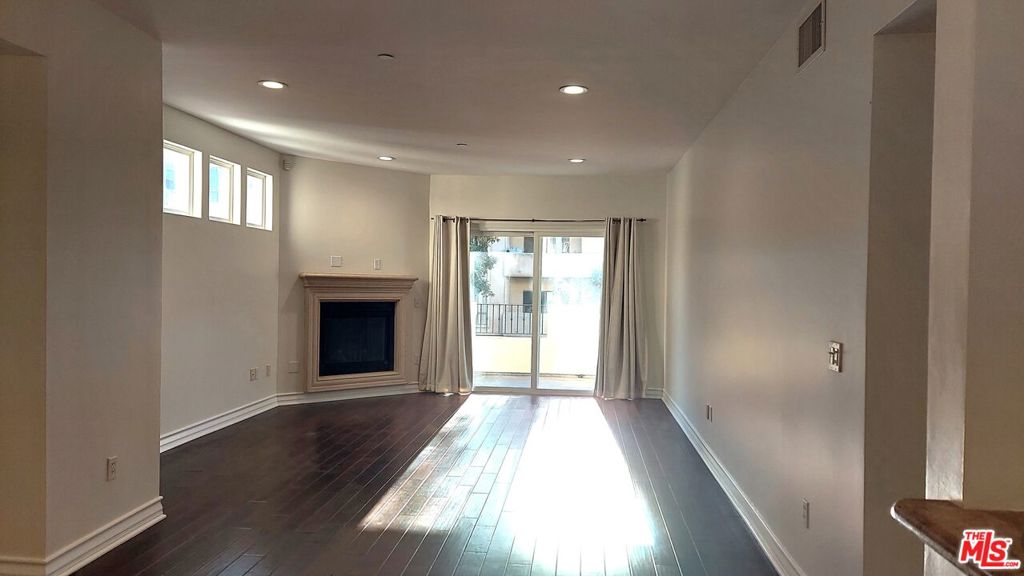 1726 S Bentley Avenue 201