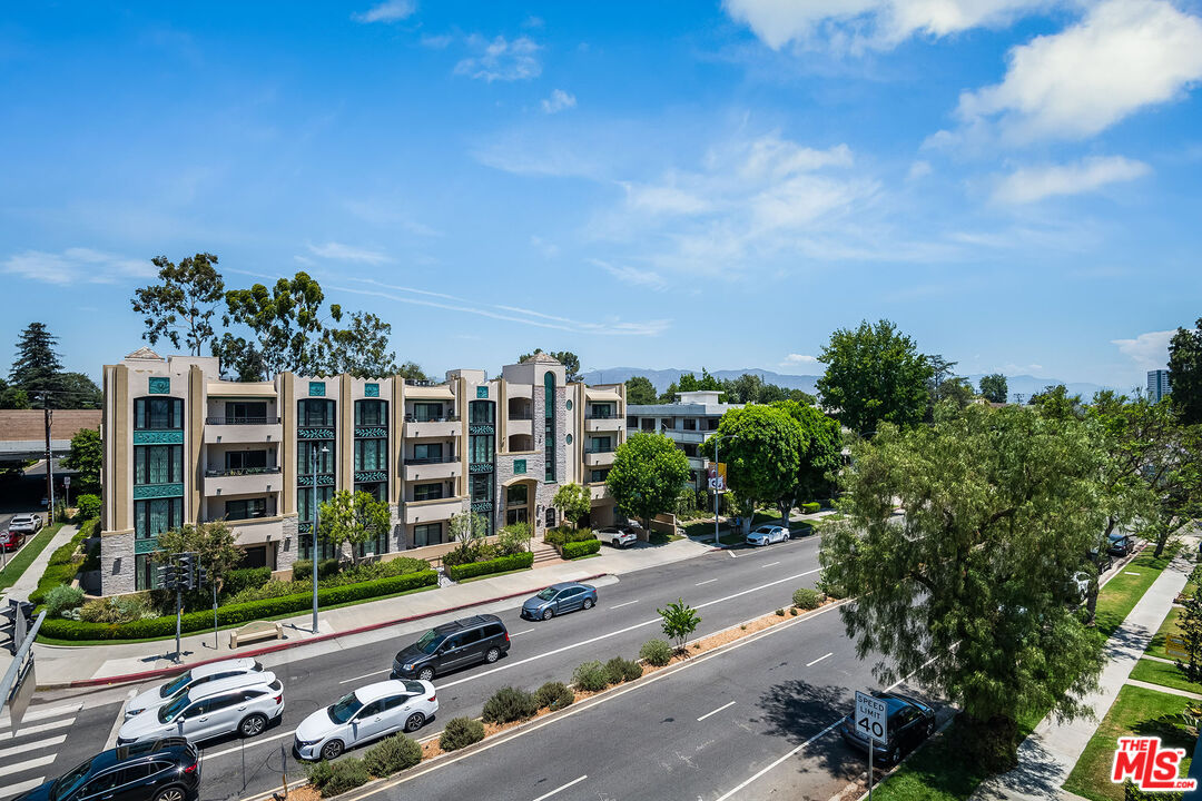 10352 Riverside Dr Unit: 301