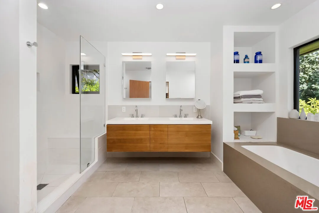 11460 Laurelcrest Rd