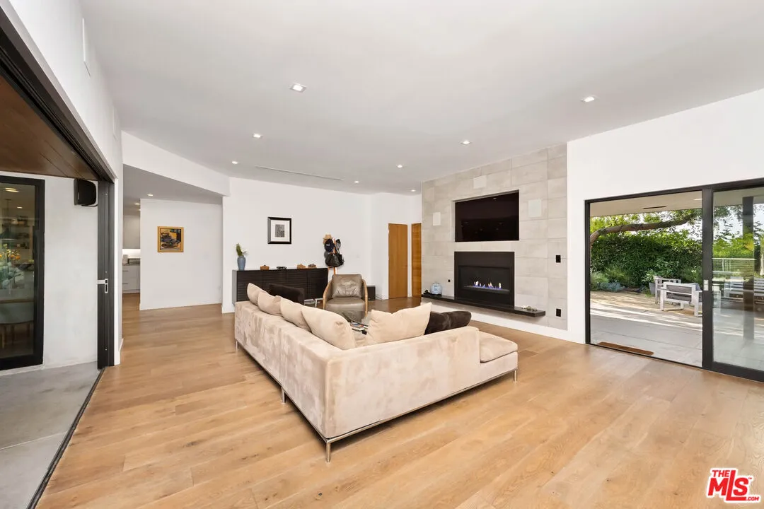 11460 Laurelcrest Rd