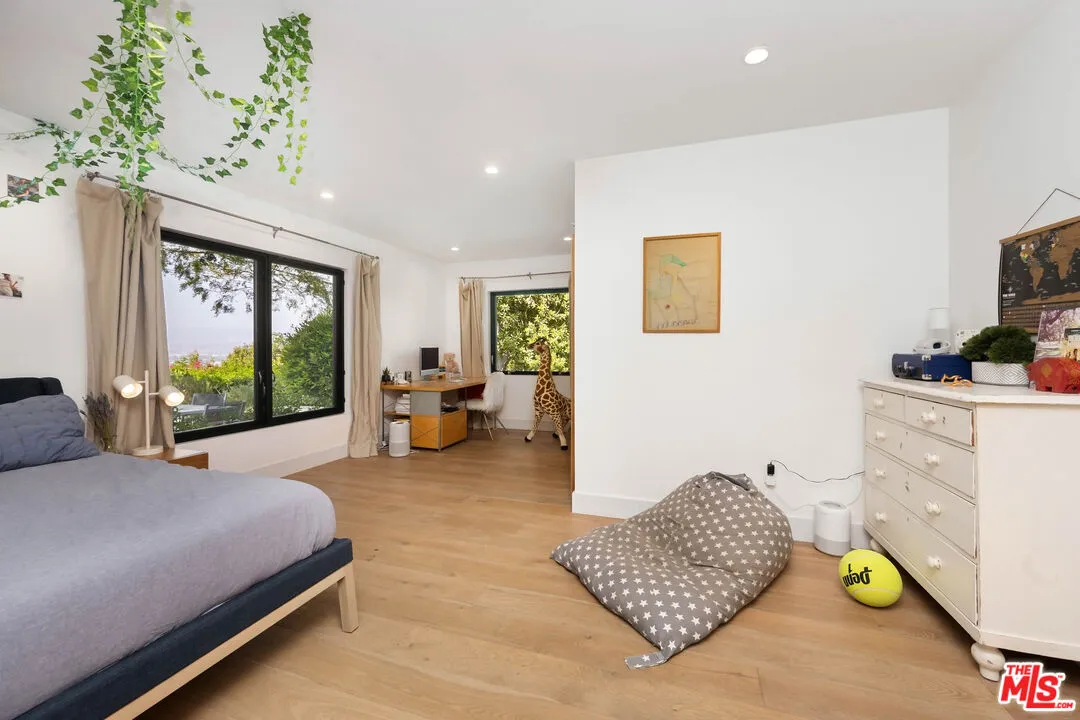 11460 Laurelcrest Rd