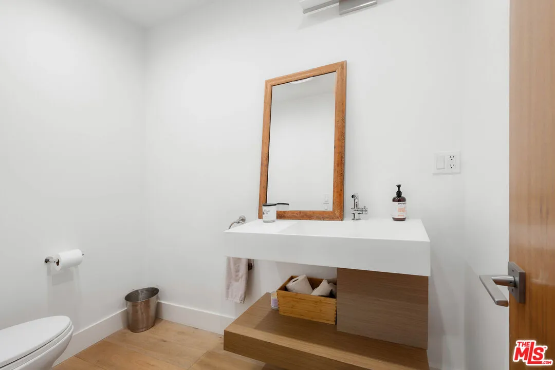 11460 Laurelcrest Rd