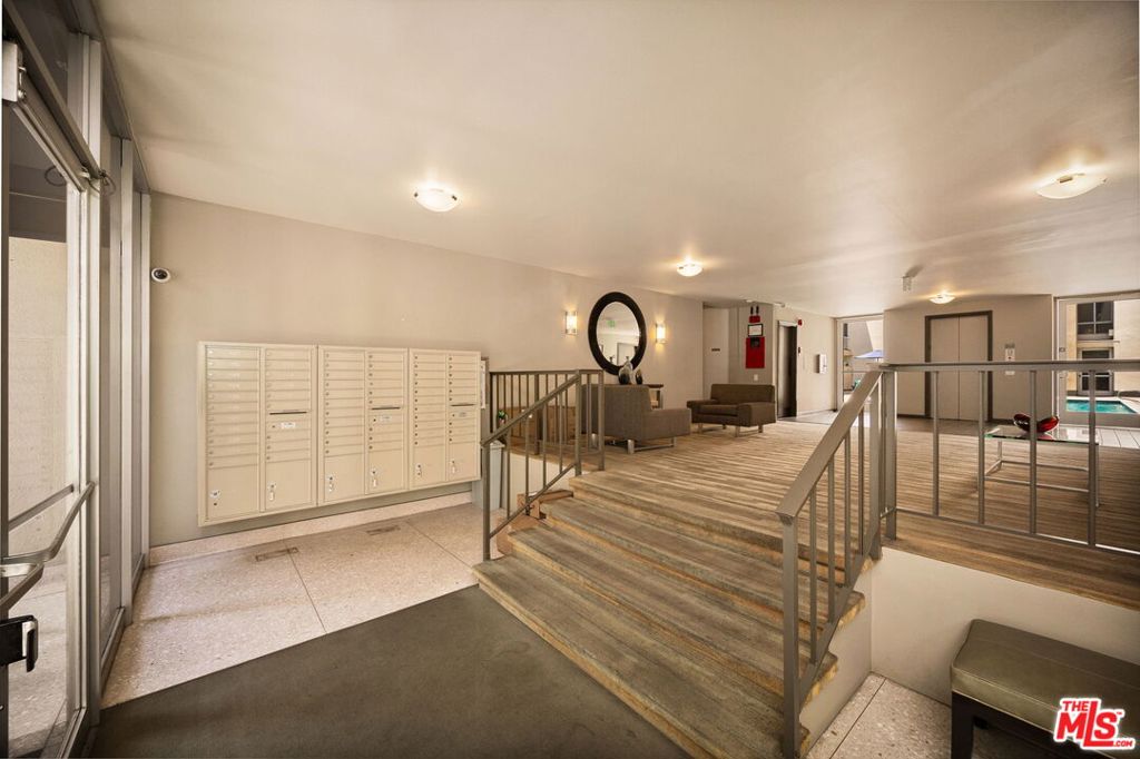 927 N Kings Road 306
