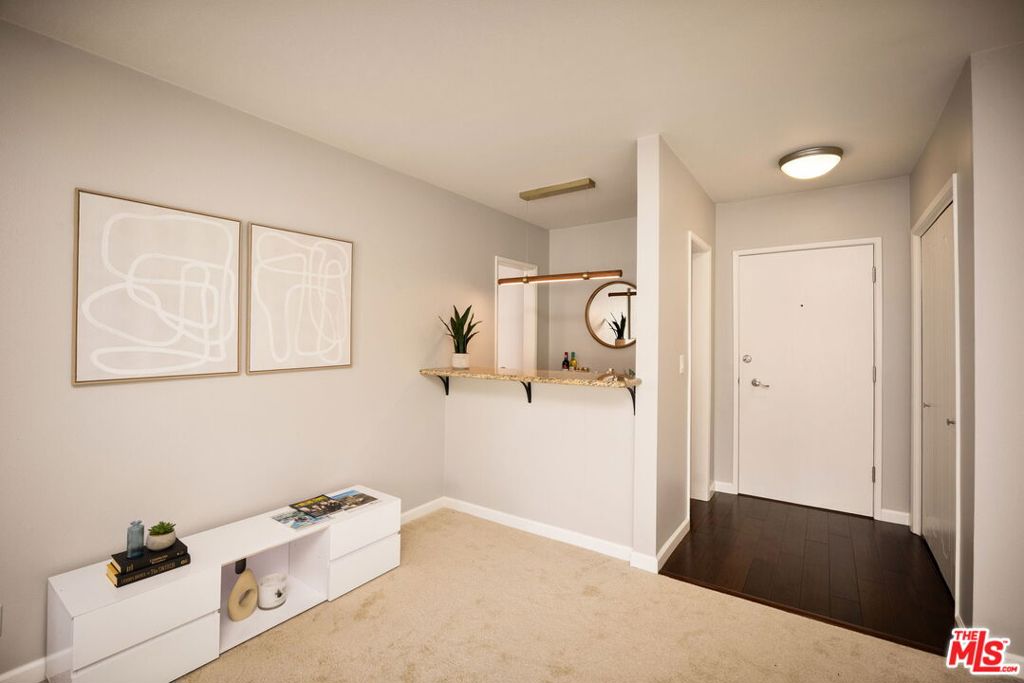 927 N Kings Road 306
