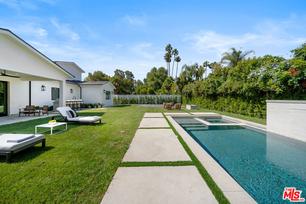 5036 Woodley Avenue